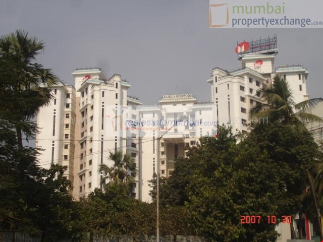 2 BHK Semi Furnished in Raheja Sherwood , Goregaon East